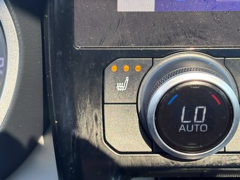 Certified 2024 Toyota Highlander XLE FWD image 23
