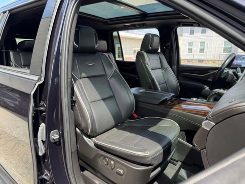 Used 2022 Cadillac Escalade ESV Premium Luxury AWD/4WD image 8