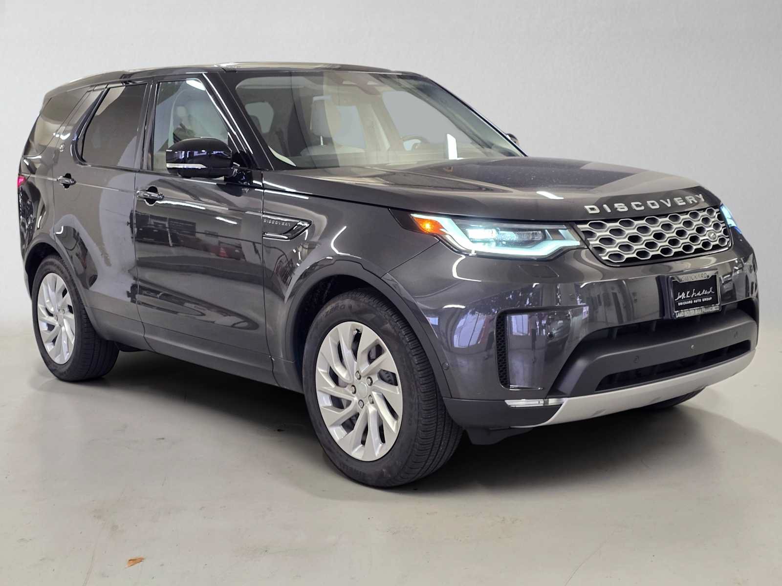 Used 2025 Land Rover Discovery S AWD/4WD image 7