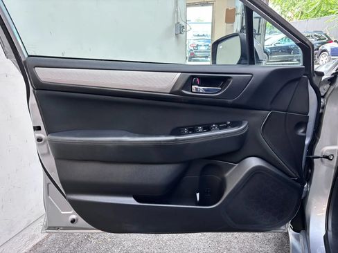 Used 2017 Subaru Legacy 2.5i Premium w/ Moonroof Package AWD/4WD image 19