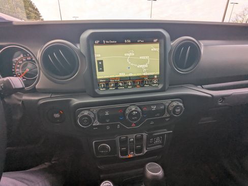 Used 2022 Jeep Gladiator Sport image 4