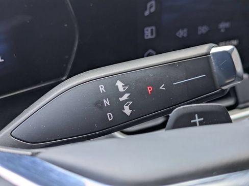 Used 2025 Chevrolet Equinox LT AWD/4WD image 16