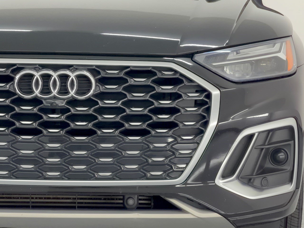 Used 2022 Audi Q5 2.0T Premium Plus w/ Premium Plus Package AWD/4WD image 12