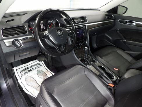 Used 2018 Volkswagen Passat 2.0T SE FWD image 9