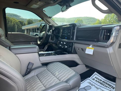 Used 2025 Ford F350 Platinum w/ Platinum Plus Package AWD/4WD image 11