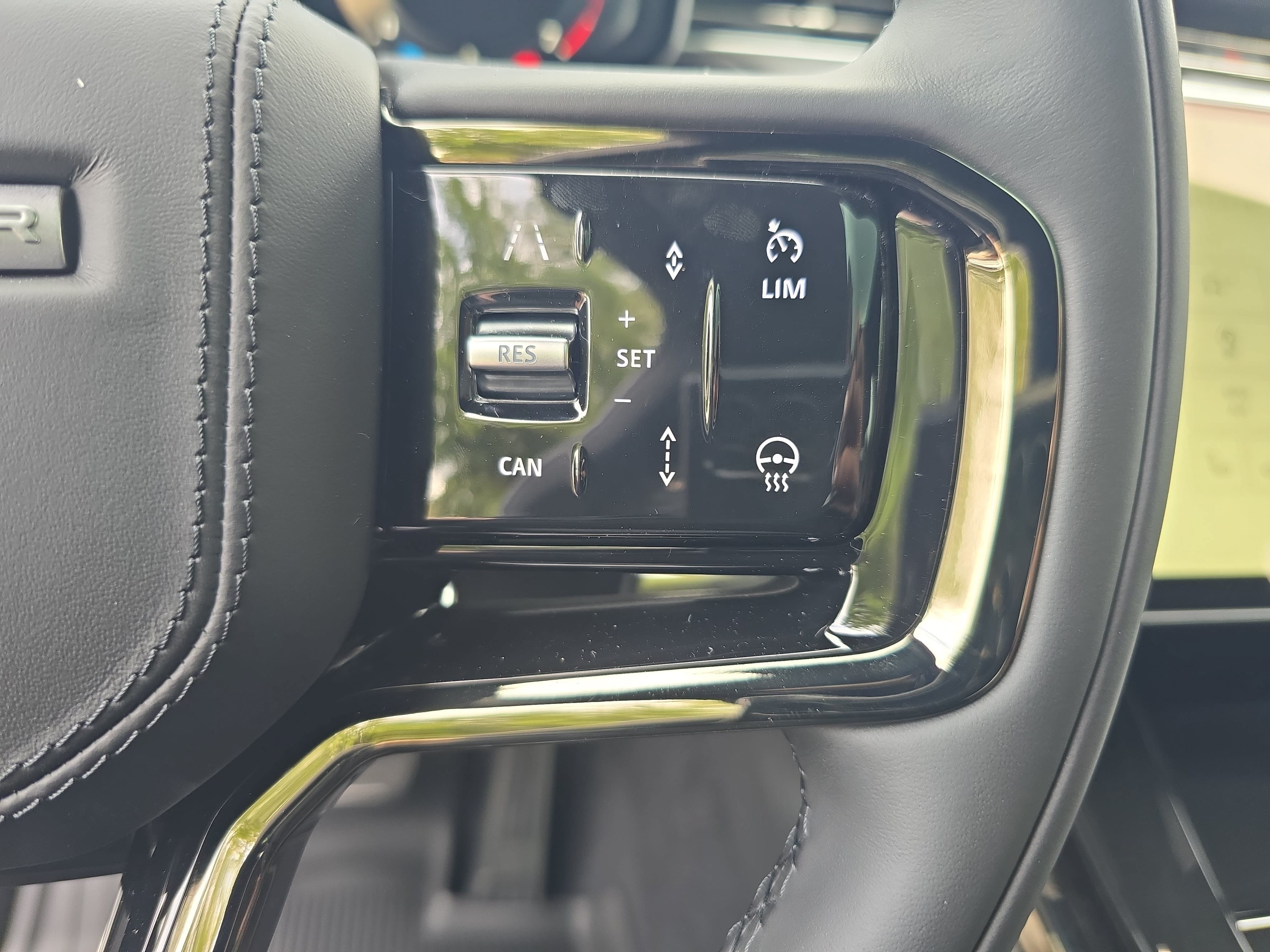 New 2026 Land Rover Range Rover Sport Dynamic SE AWD/4WD image 18
