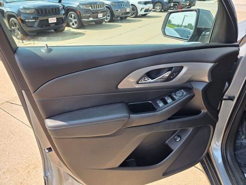 Used 2023 Chevrolet Traverse LT AWD/4WD image 23