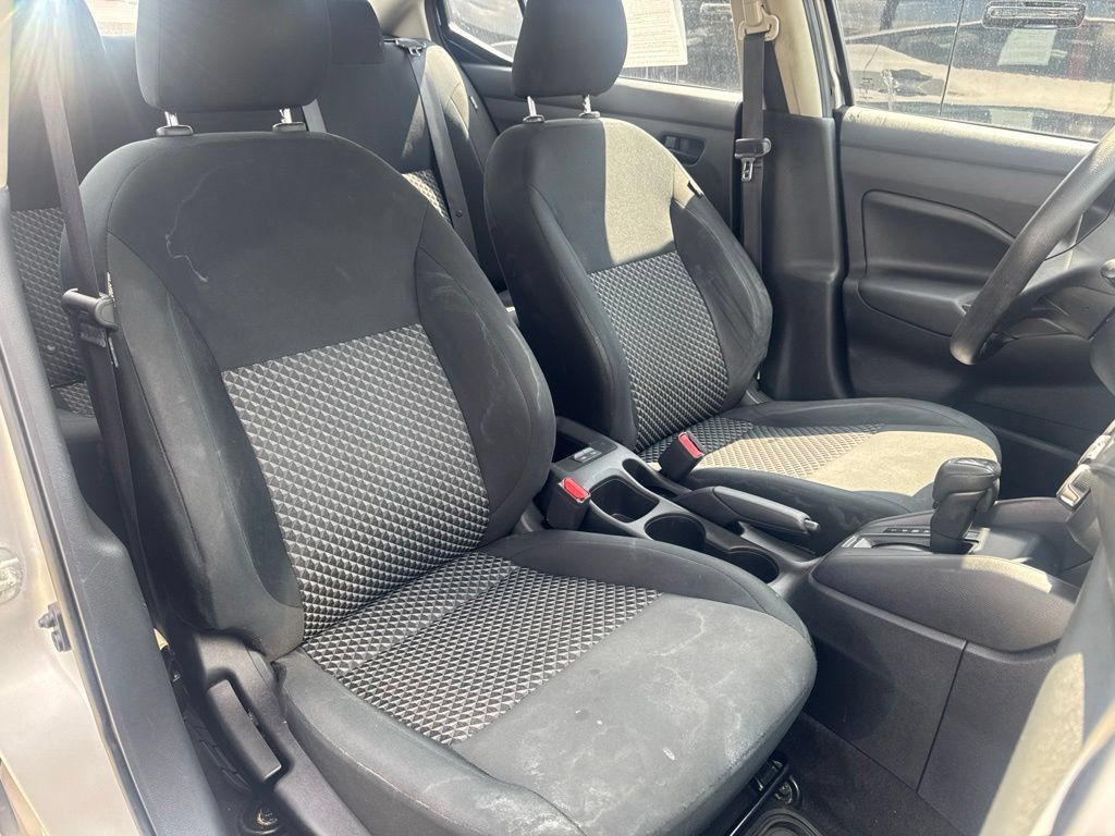 Used 2024 Nissan Versa S FWD image 5