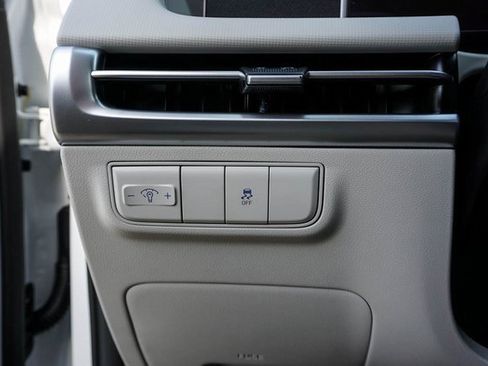 Certified 2025 Hyundai Tucson SE image 20