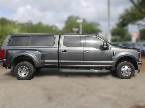 Used 2019 Ford F350 Lariat w/ Lariat Value Package AWD/4WD image 5