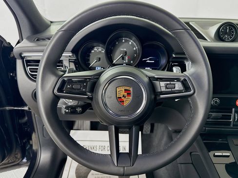 Certified 2025 Porsche Macan AWD/4WD image 15