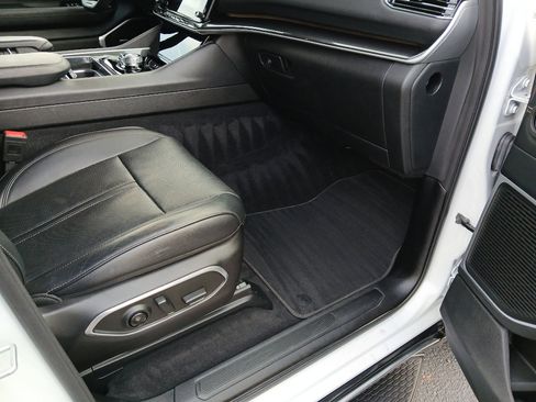 Used 2024 Jeep Wagoneer L 4WD image 36