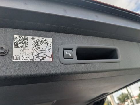 Used 2024 Toyota Sienna Limited image 11