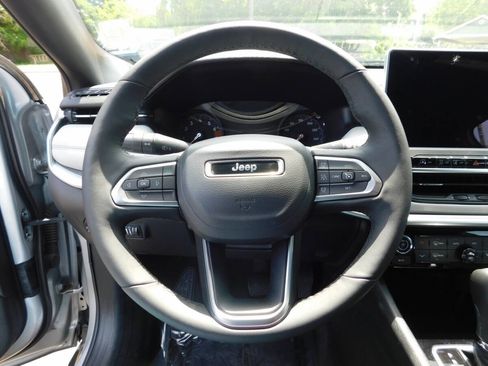 Used 2025 Jeep Compass Limited AWD/4WD image 8