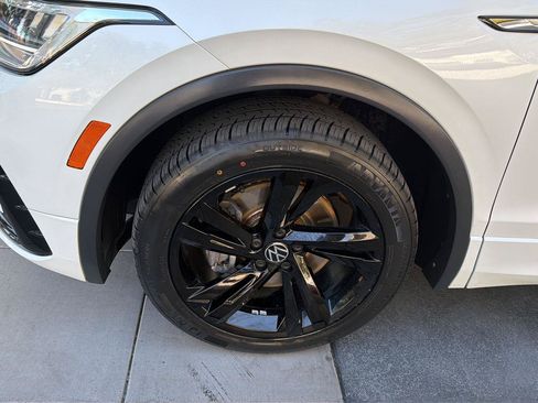Certified 2023 Volkswagen Tiguan SE R-Line FWD image 9
