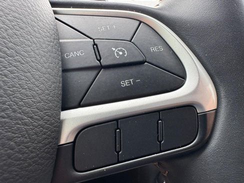 Used 2018 Jeep Compass Latitude w/ Popular Equipment Group AWD/4WD image 17