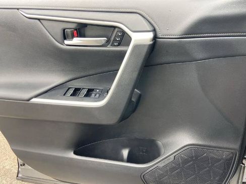 Used 2022 Toyota RAV4 Limited FWD image 18