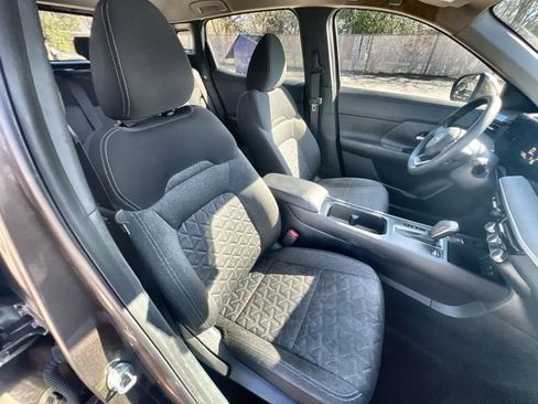 Used 2025 Nissan Kicks SV w/ Charging Package image 27