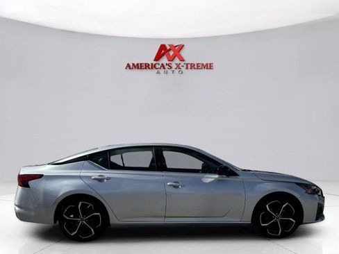 Used 2024 Nissan Altima 2.5 SR FWD image 7