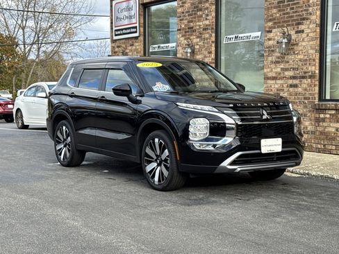 Used 2025 Mitsubishi Outlander SE image 7