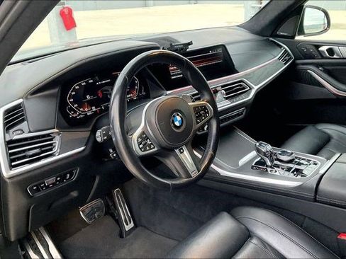 Used 2021 BMW X7 M50i image 7