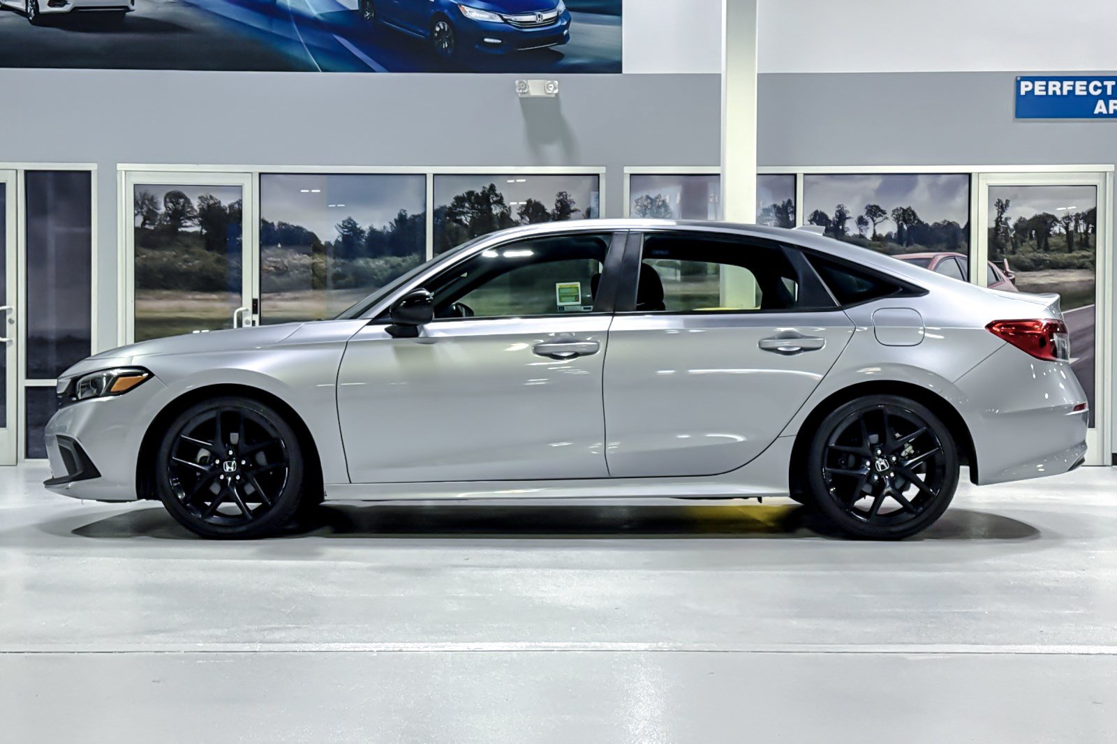 Used 2023 Honda Civic Sport image 2