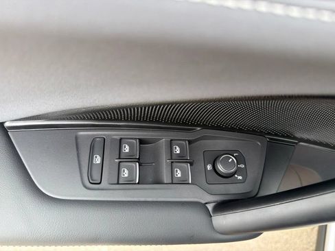 Used 2025 Volkswagen Tiguan SE AWD/4WD image 23