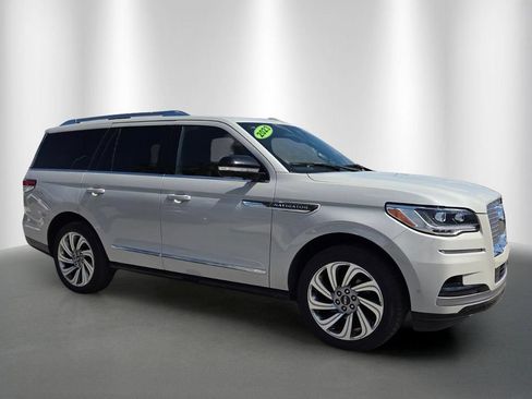 Used 2023 Lincoln Navigator Reserve AWD/4WD image 2