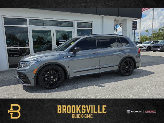 Used 2022 Volkswagen Tiguan SE R-Line FWD image 1