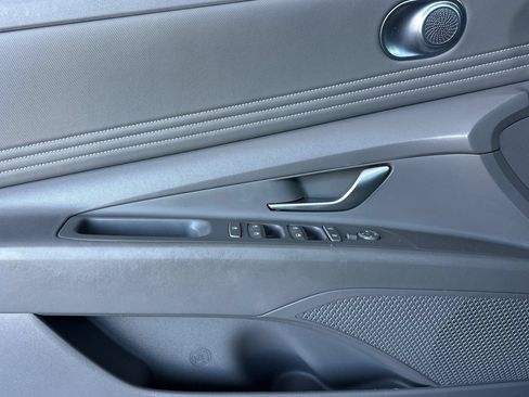 Used 2023 Hyundai Elantra SEL w/ Convenience Package FWD image 11