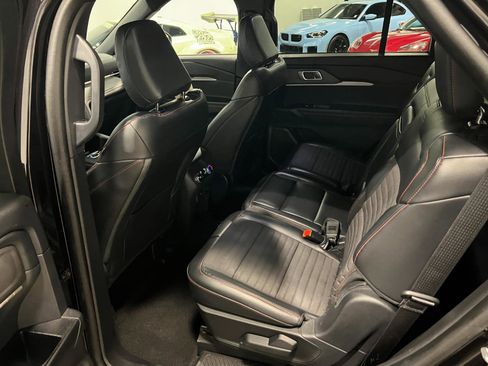 Used 2025 Ford Explorer ST-Line w/ ST-Line Street Pack image 28