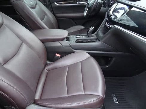 Used 2021 Cadillac XT6 Premium Luxury image 19
