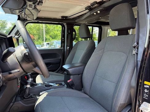 Used 2024 Jeep Wrangler Unlimited Sport AWD/4WD image 9