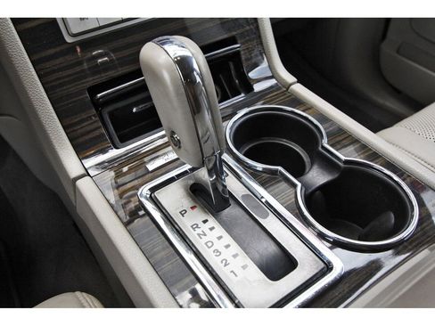 Used 2010 Lincoln Navigator L 2WD image 23