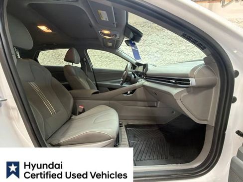 Certified 2025 Hyundai Elantra SEL FWD image 12