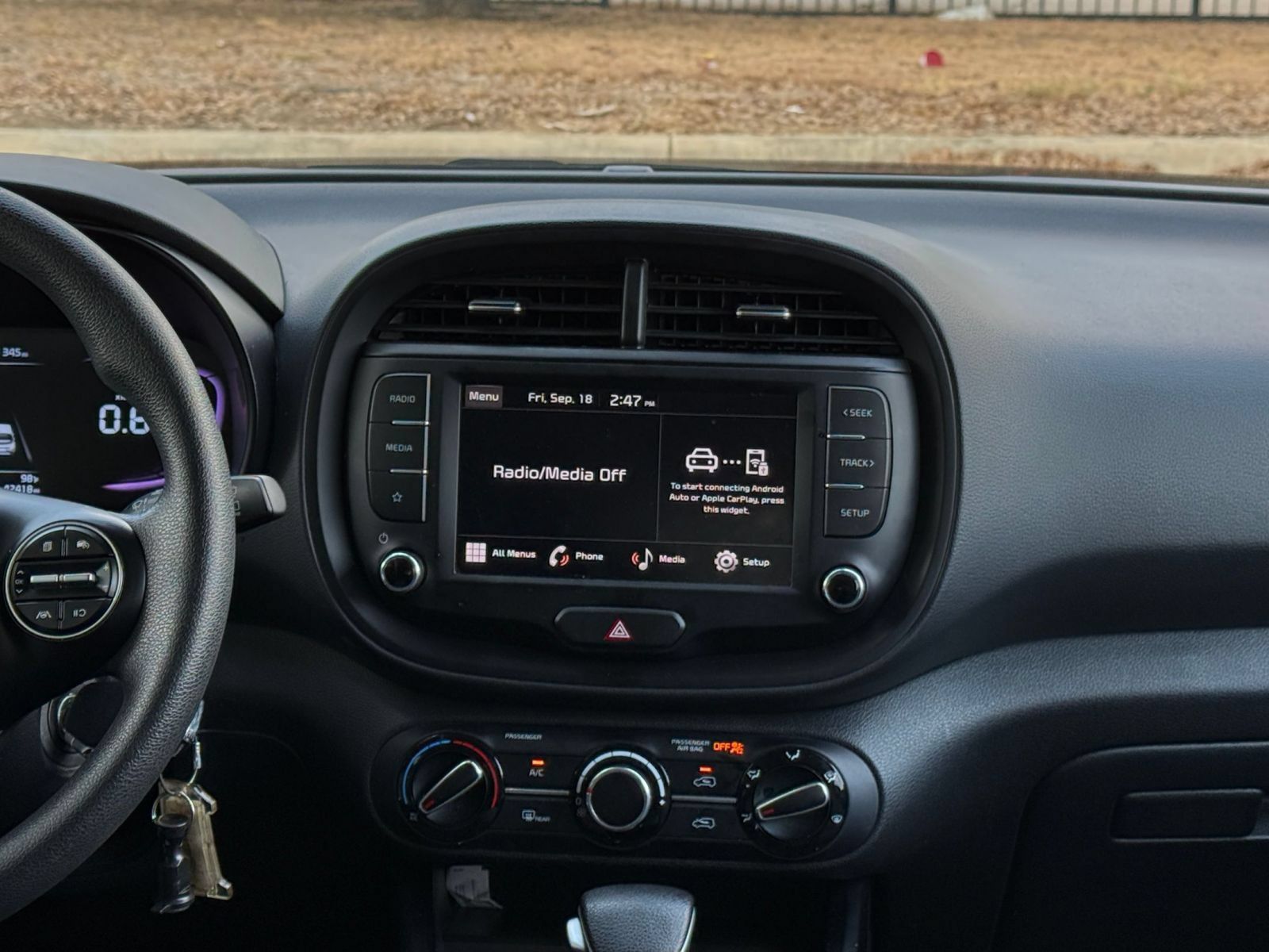 Used 2025 Kia Soul LX w/ LX Technology Package FWD image 16