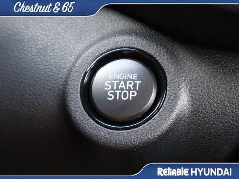 Used 2022 Hyundai Venue Limited FWD image 32