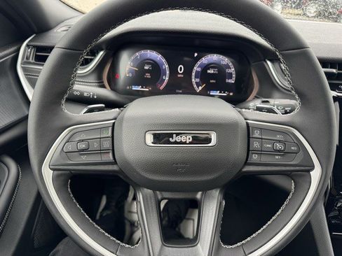 New 2025 Jeep Grand Cherokee L Altitude image 16