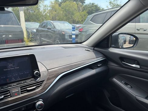 Used 2025 Nissan Altima 2.5 SV FWD image 35