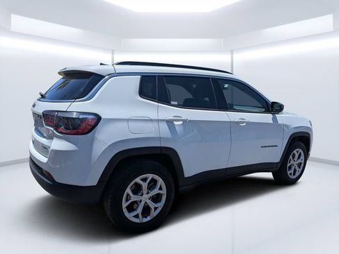 Used 2024 Jeep Compass Latitude AWD/4WD image 3