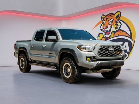 Used 2019 Toyota Tacoma TRD Off-Road AWD/4WD image 3