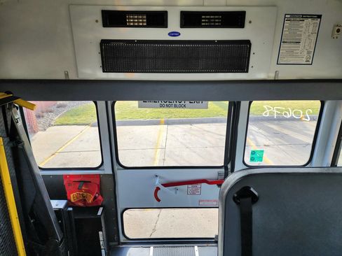 Used 2006 Ford E-450 and Econoline 450 RWD image 21