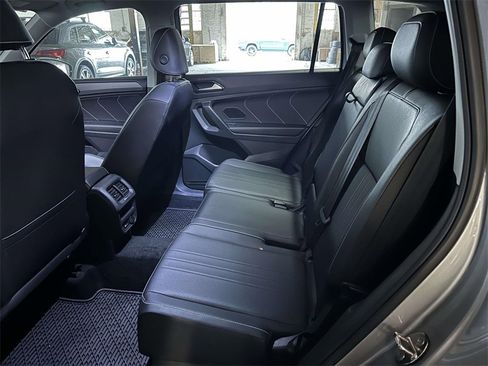 Used 2022 Volkswagen Tiguan SE image 14