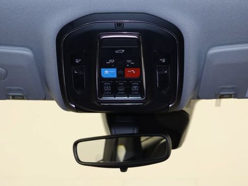 Used 2023 Jeep Grand Cherokee Limited AWD/4WD image 23