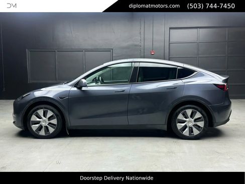 Used 2022 Tesla Model Y Long Range image 2