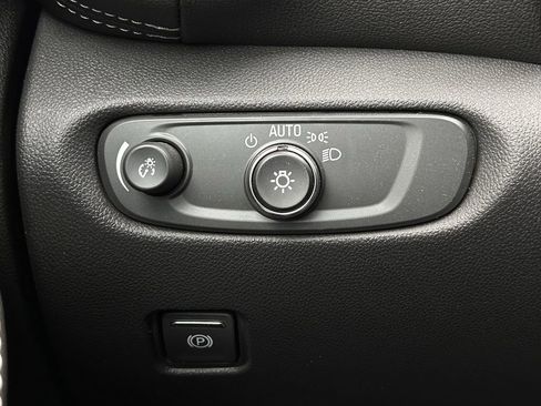 Used 2025 Chevrolet Blazer LT image 25