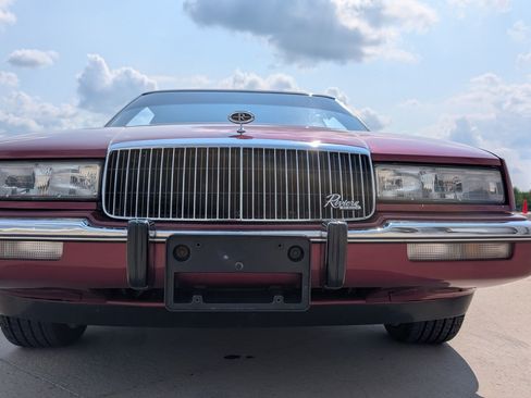 Used 1990 Buick Riviera Coupe FWD image 25