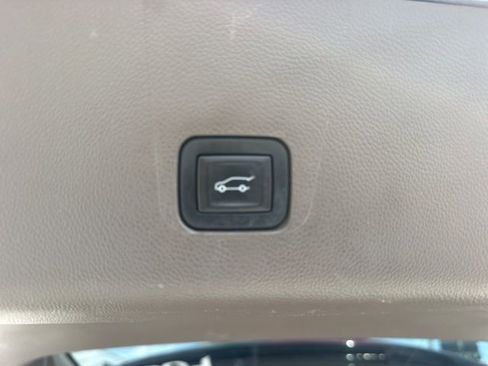 Used 2019 Chevrolet Traverse LT image 12