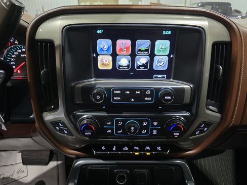 Used 2018 Chevrolet Silverado 1500 High Country image 42