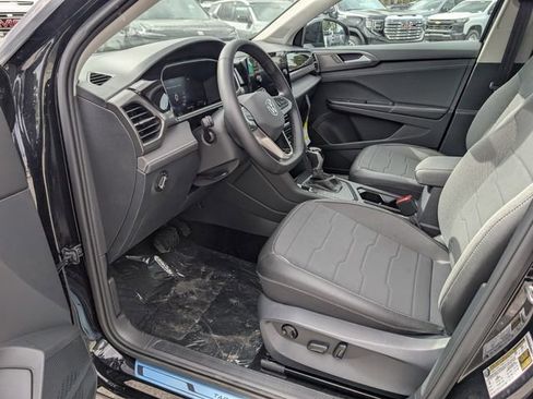 New 2026 Volkswagen Taos SE FWD image 11
